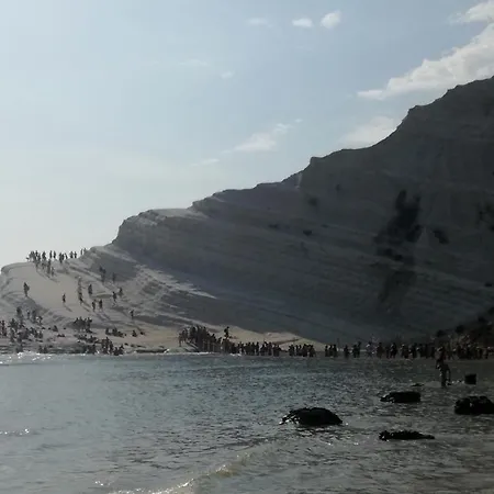 Locazione Turistica Domus Re 4*