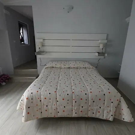 Locazione Turistica Domus Re 4*