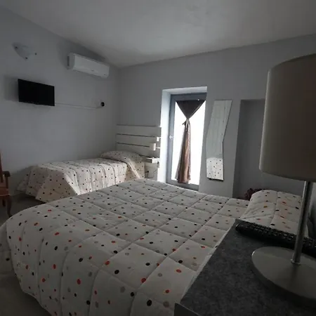 ベッド・アンド・ブレックファスト Locazione Turistica Domus Re