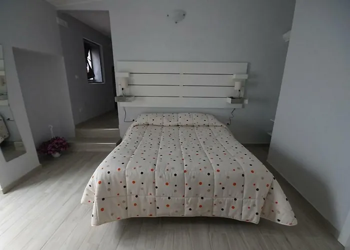 Locazione Turistica Domus Re 4*